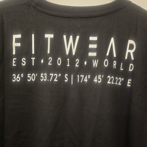 WOMEN'S FITWEAR BLACK SHORT SLEEVE TEE SHIRT. NWT. RETAILS FOR $59. SIZE LARGE. - Picture 4 of 5